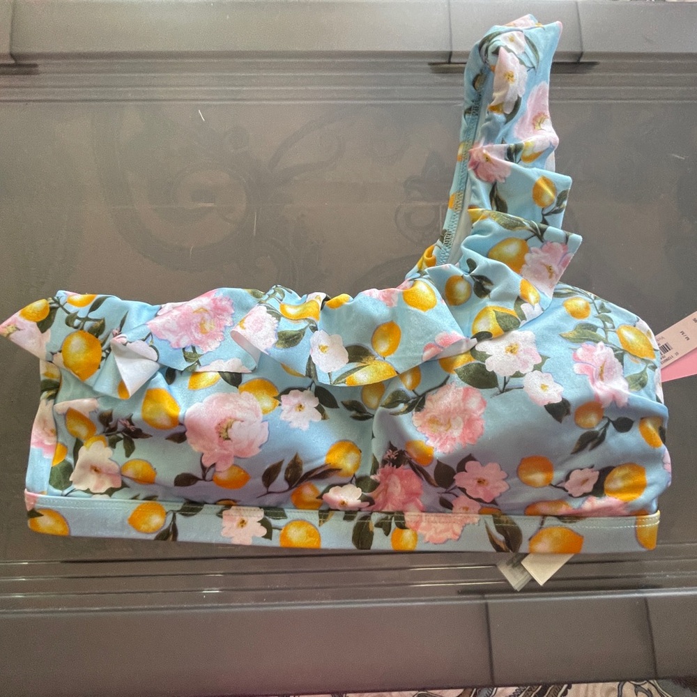 Victoria’s Secret Bikini Top NWT Sz M
